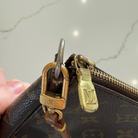 Louis Vuitton pochette Monogram Shoulder Bag gold hardware - Picture 4 of 7